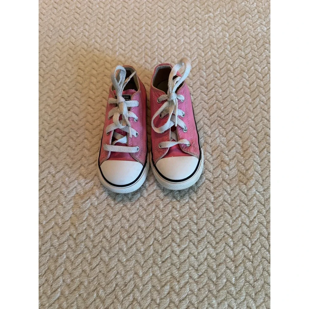 Converse Chuck Taylor All Star Low Top Pink Canvas Sneakers‎ Size 9 Toddler
